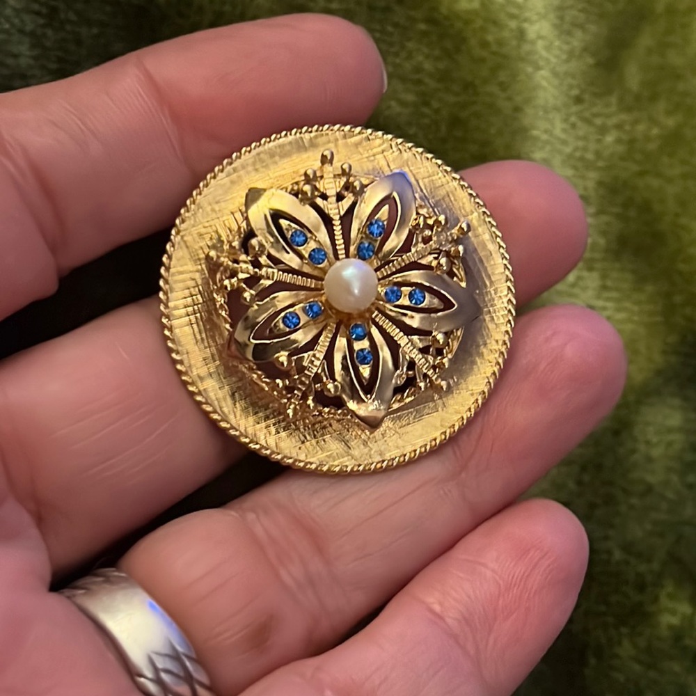 HAYWARD KARATCLAD EMBELLISHED GOLD FLOWER BLOSSOM BROOCH - Picture 5 of 11